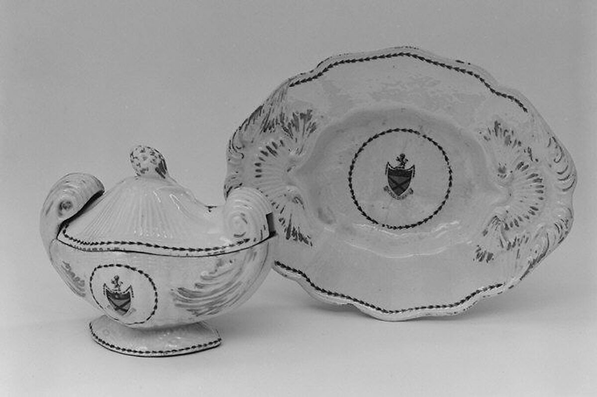 Sauceboat with cover and tray, Hard-paste porcelain, Chinese, for Scottish market