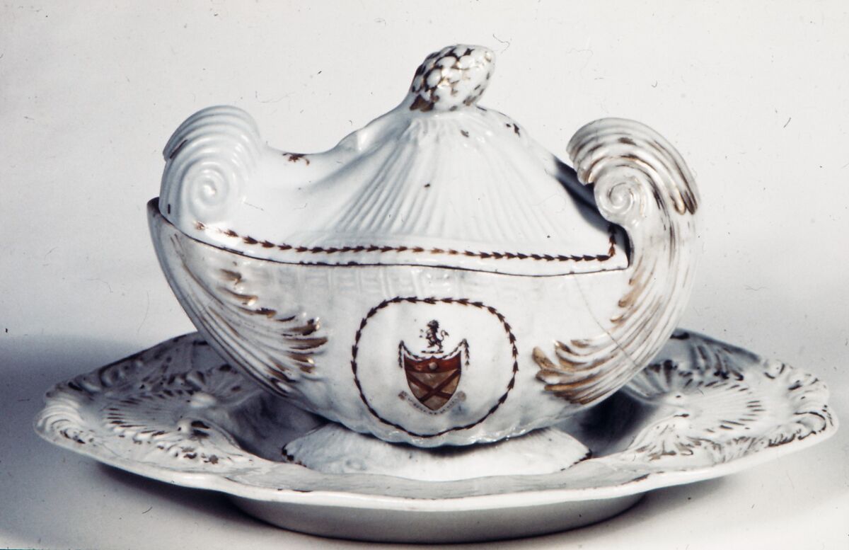 Sauceboat with cover and tray, Hard-paste porcelain, Chinese, for Scottish market 