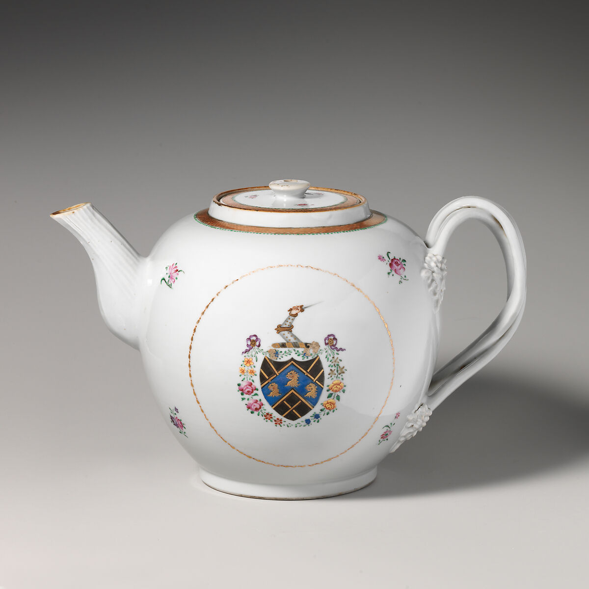 Teapot, Hard-paste porcelain, Chinese, for British market 