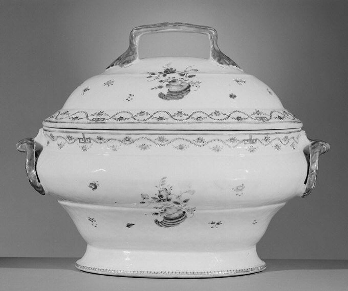 Tureen with cover (part of a service), Hard-paste porcelain, Chinese, possibly for British market 