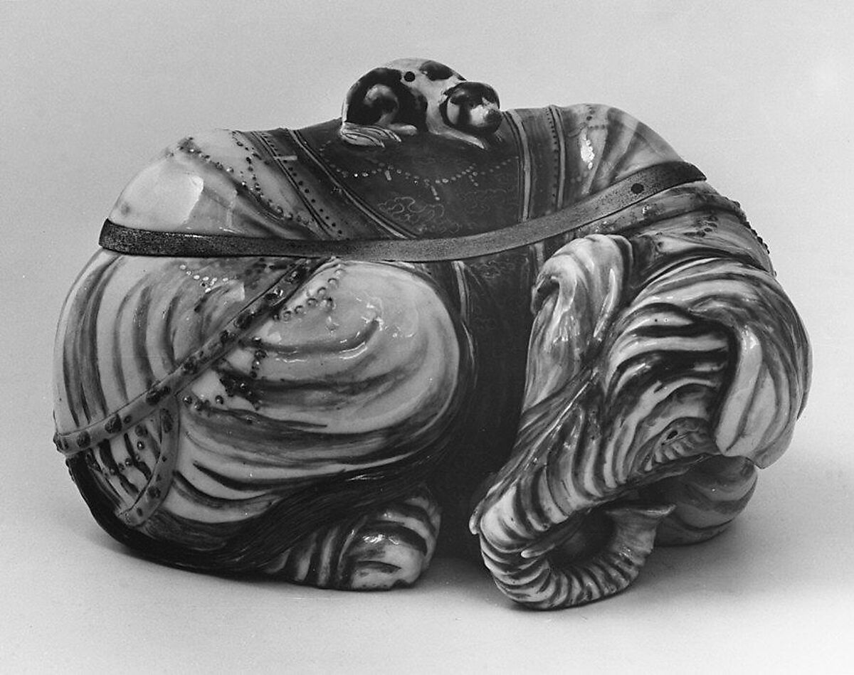 Box with cover in the form of an elephant, Hard-paste porcelain, brass, Chinese