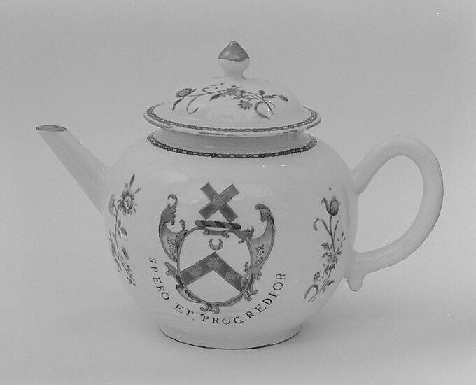 Teapot, Hard-paste porcelain, Chinese, for Scottish market 