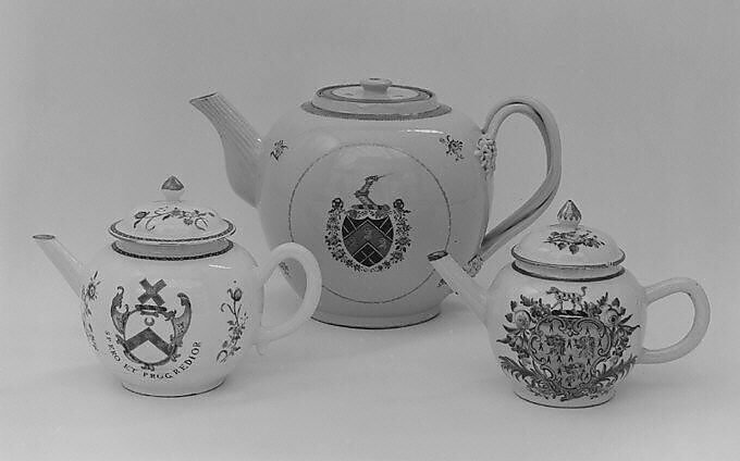 Teapot, Hard-paste porcelain, Chinese, for Scottish market