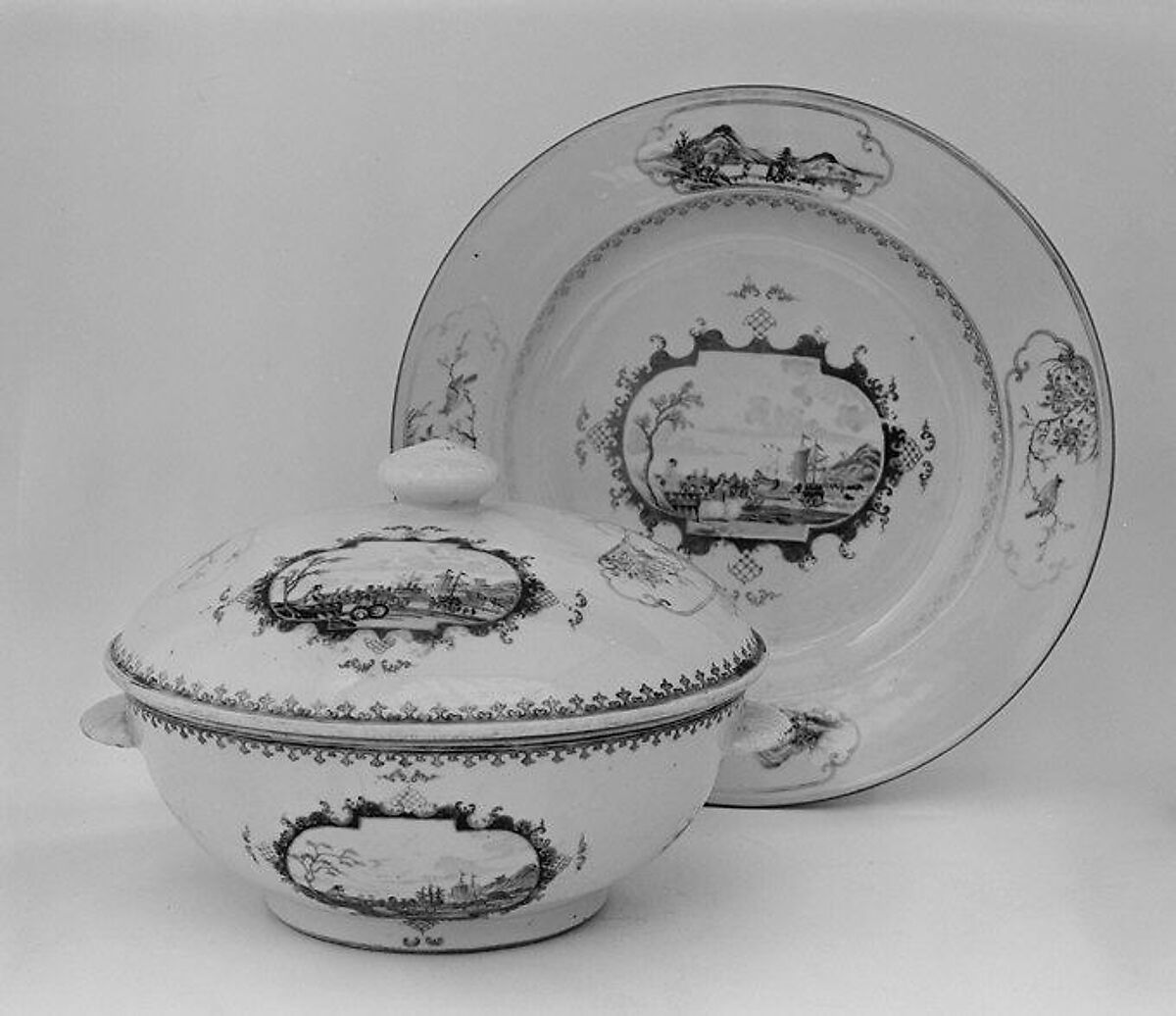 Tureen with cover (part of a service), Hard-paste porcelain, Chinese, for Continental European, possibly Danish, market