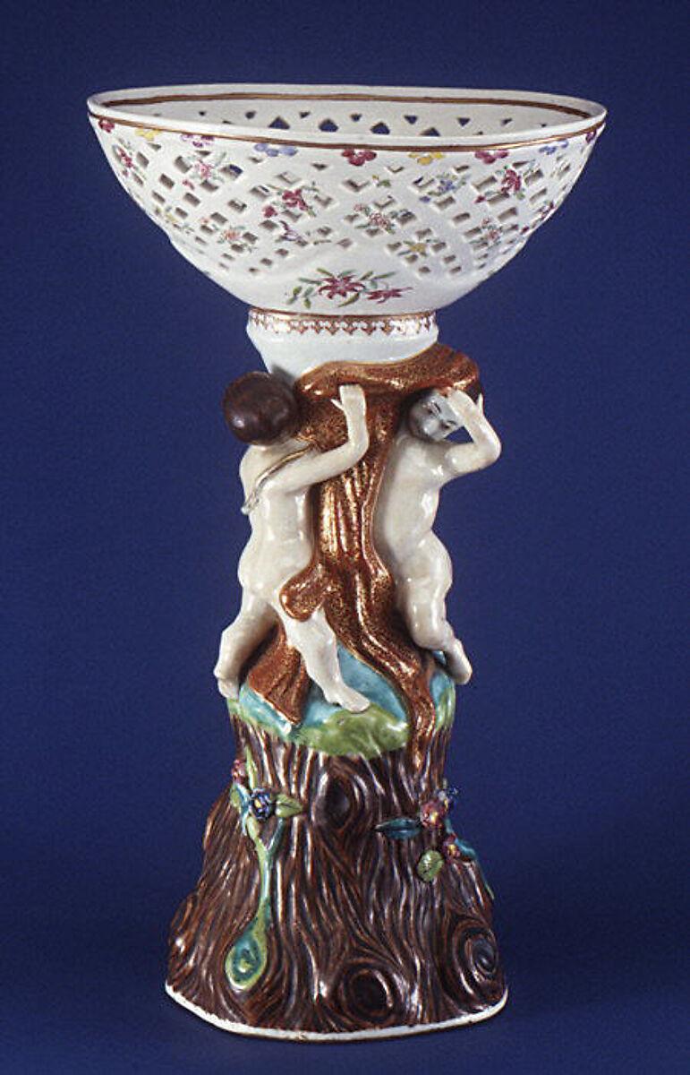 Fruit basket and stand (one of a pair), Hard-paste porcelain, Chinese, possibly for Continental European market 