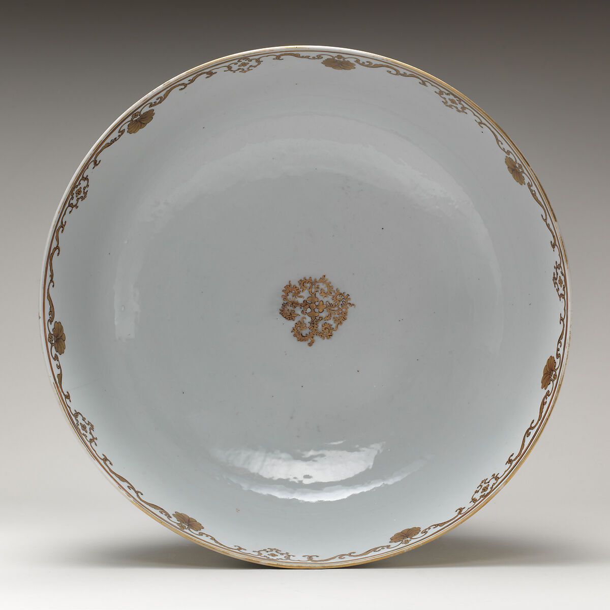 Punch bowl, Hard-paste porcelain, Chinese, for British market