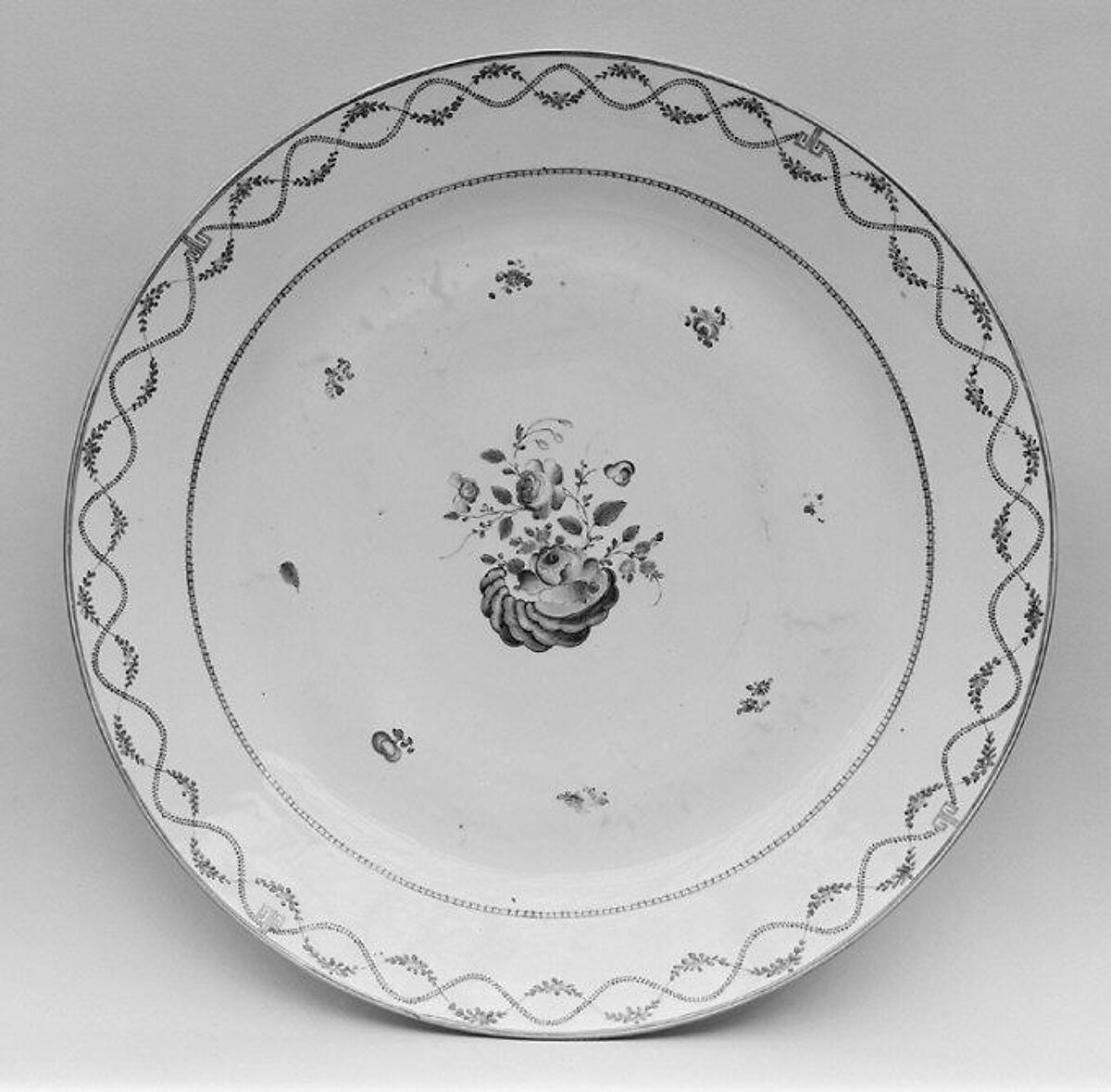 Platter (part of a service), Hard-paste porcelain, Chinese, possibly for British market 