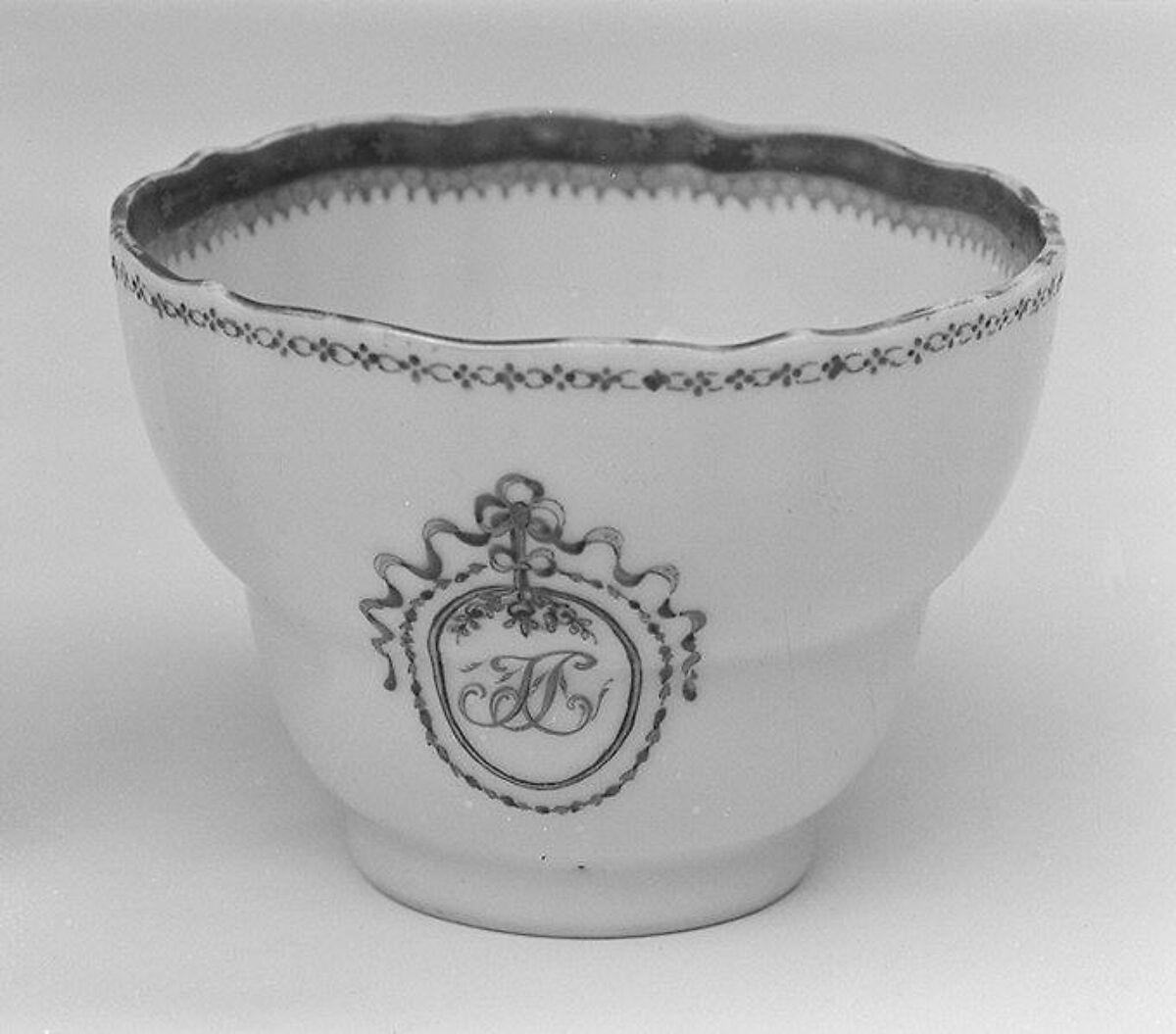 Cup, Hard-paste porcelain, Chinese, possibly for British market 