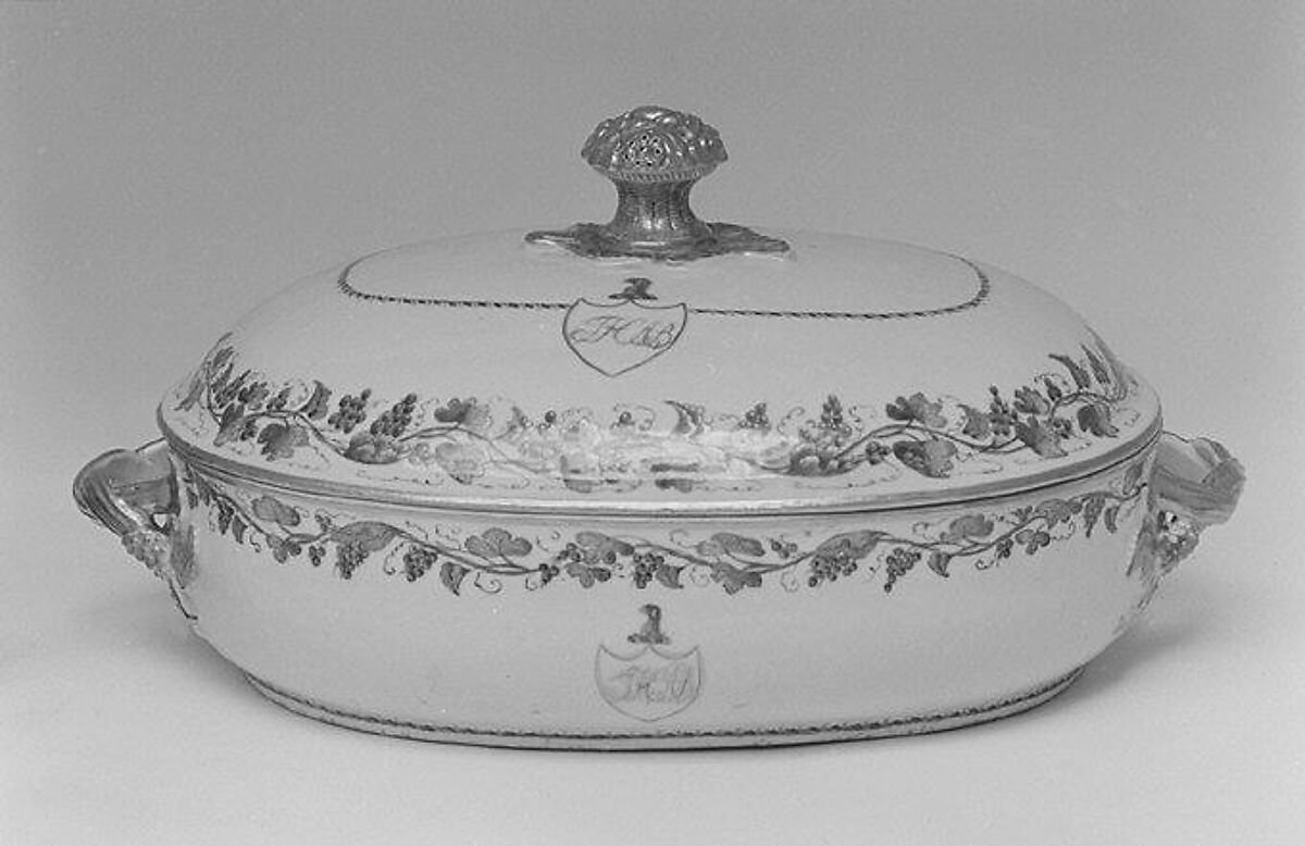 Vegetable dish with cover (part of a service), Hard-paste porcelain, Chinese, for British market 