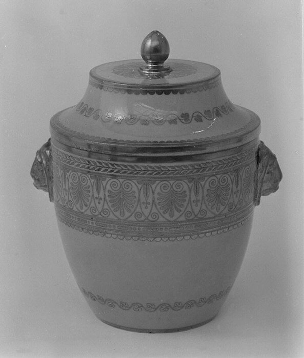 Sugar bowl with cover (pot à sucre pestum) (part of a service), Sèvres Manufactory (French, 1740–present), Hard-paste porcelain, French, Sèvres 
