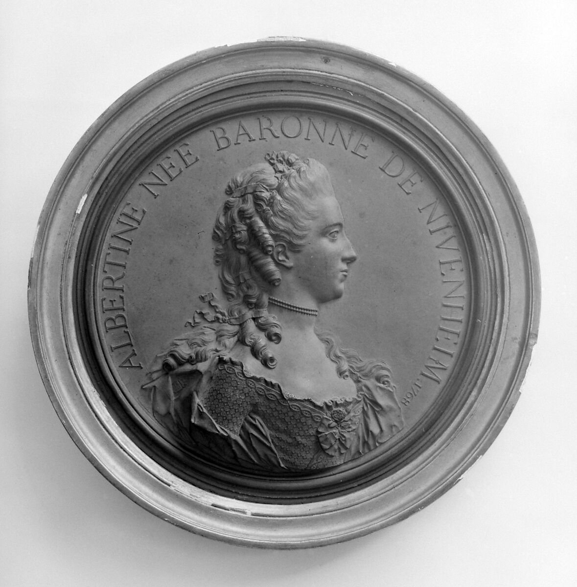 Albertine, Baronne de Nivenheim, Jean-Baptiste Nini (Italian, Urbino 1717–1786 Chaumont-sur-Loire), Medallion: cast terracotta (terre de Chaumont); frame: gilt wood, French, Chaumont-sur-Loire 