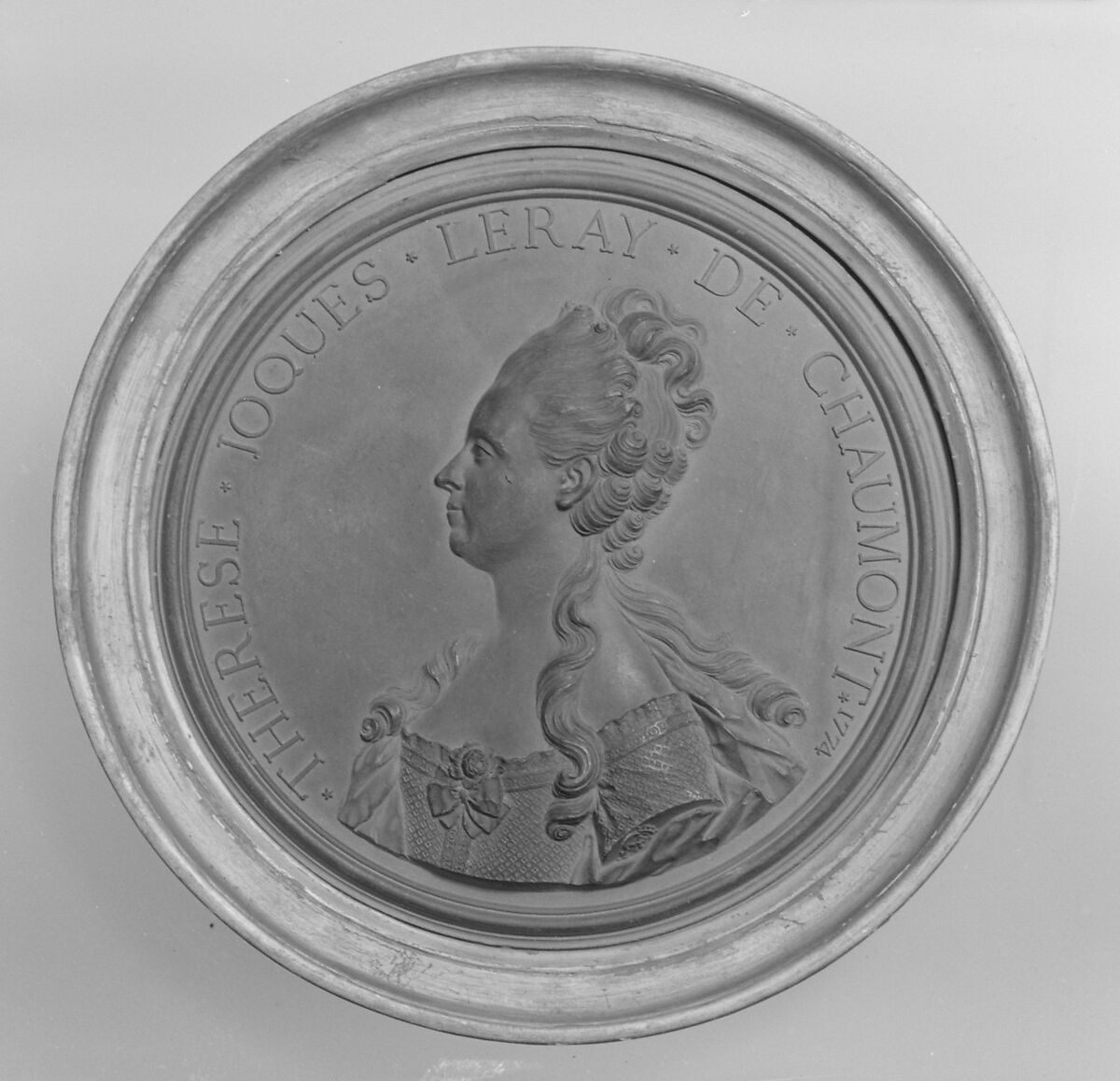 Thérèse Jogues Le Ray de Chaumont (1732–1819), Jean-Baptiste Nini (Italian, Urbino 1717–1786 Chaumont-sur-Loire), Medallion: cast terracotta (terre de Chaumont); frame: gilt wood, French, Chaumont-sur-Loire 