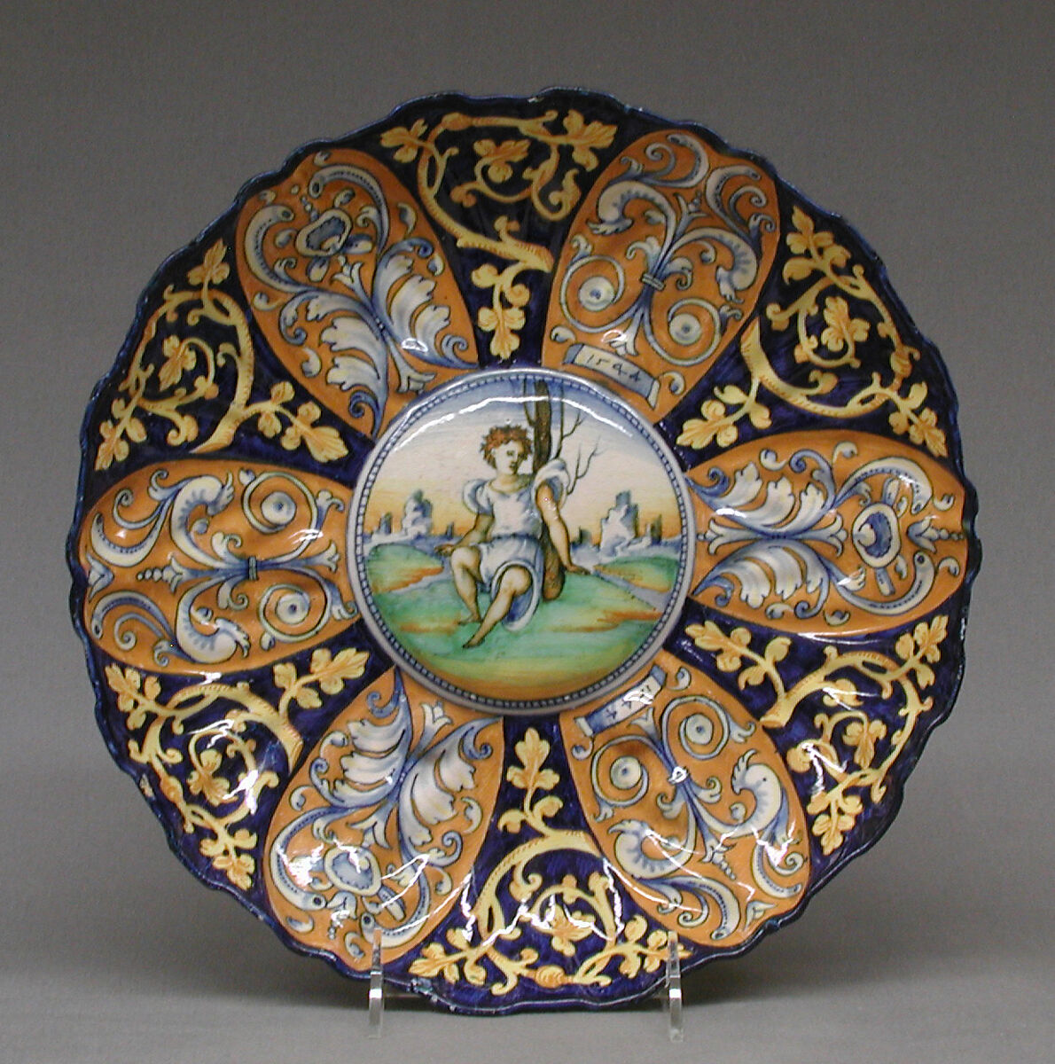 Dish (Tazza), Maiolica (tin-glazed earthenware), Italian, Faenza 