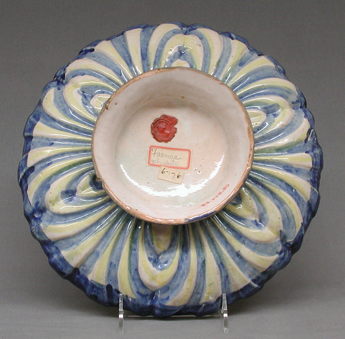 Dish (Tazza), Maiolica (tin-glazed earthenware), Italian, Faenza