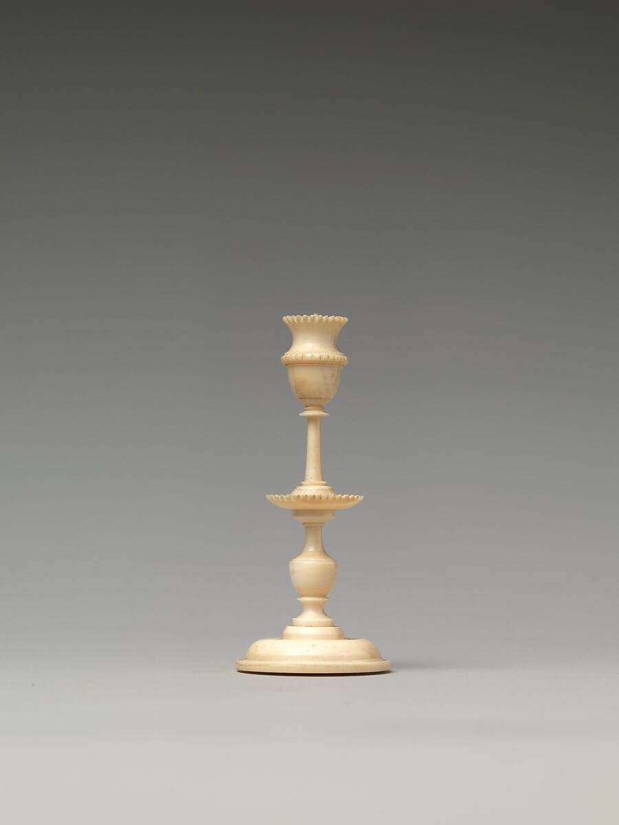 Chessmen (32), Ivory, ebony, German