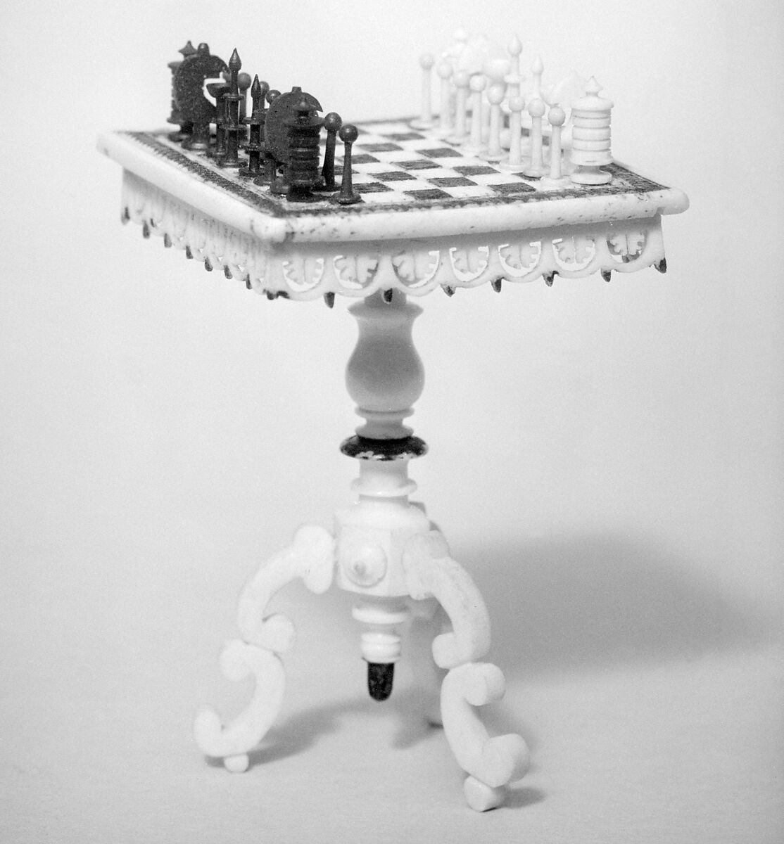 Miniature chess set and table, Bone, Swiss 