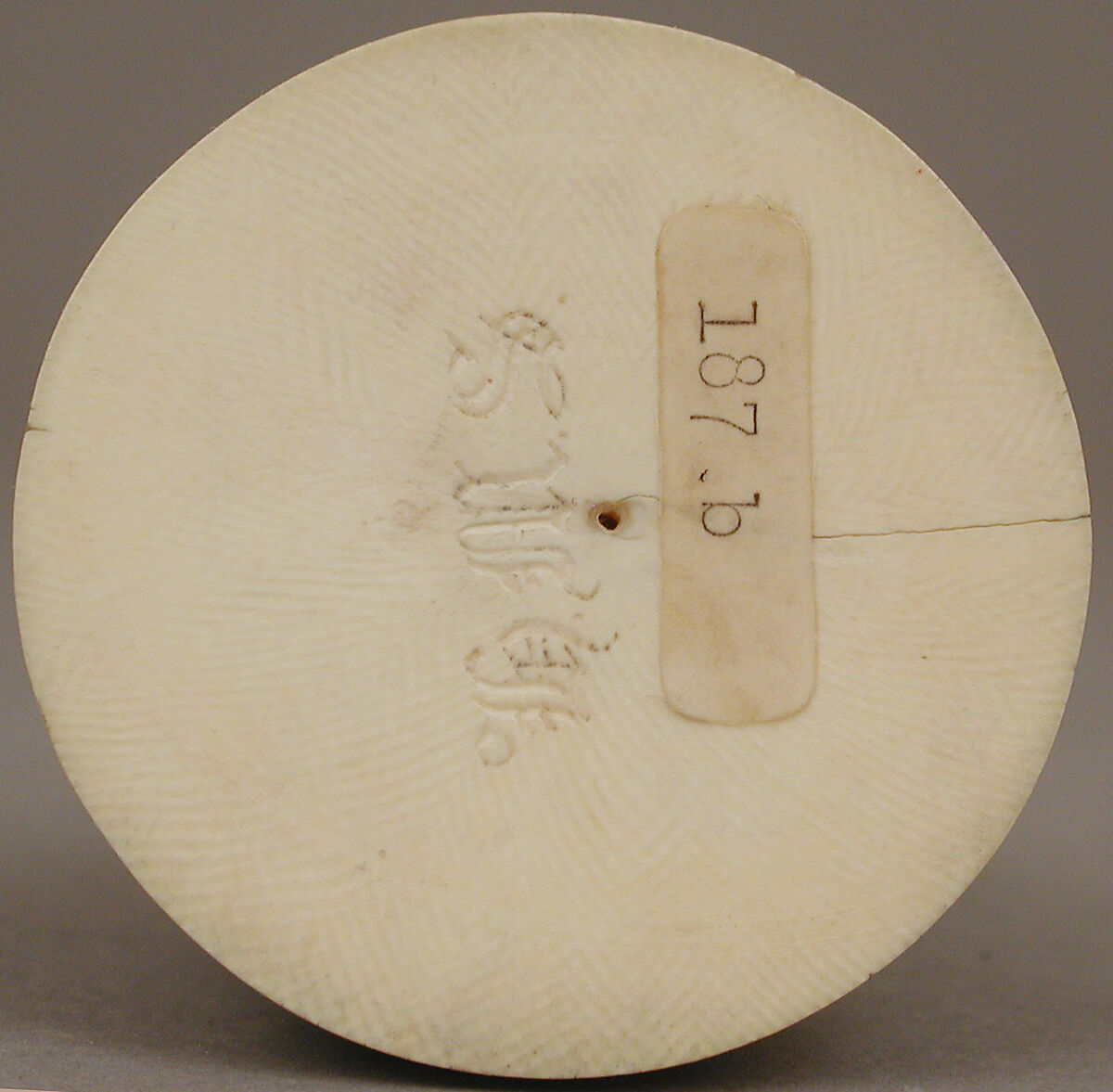 Chessmen (32), Ivory, British