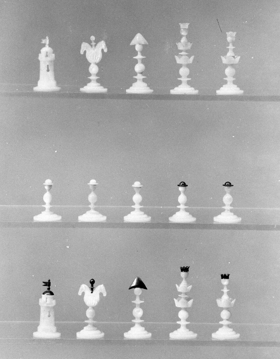 Chessmen (32) and box-board, Mother-of-pearl, wood, tortoiseshell, British 