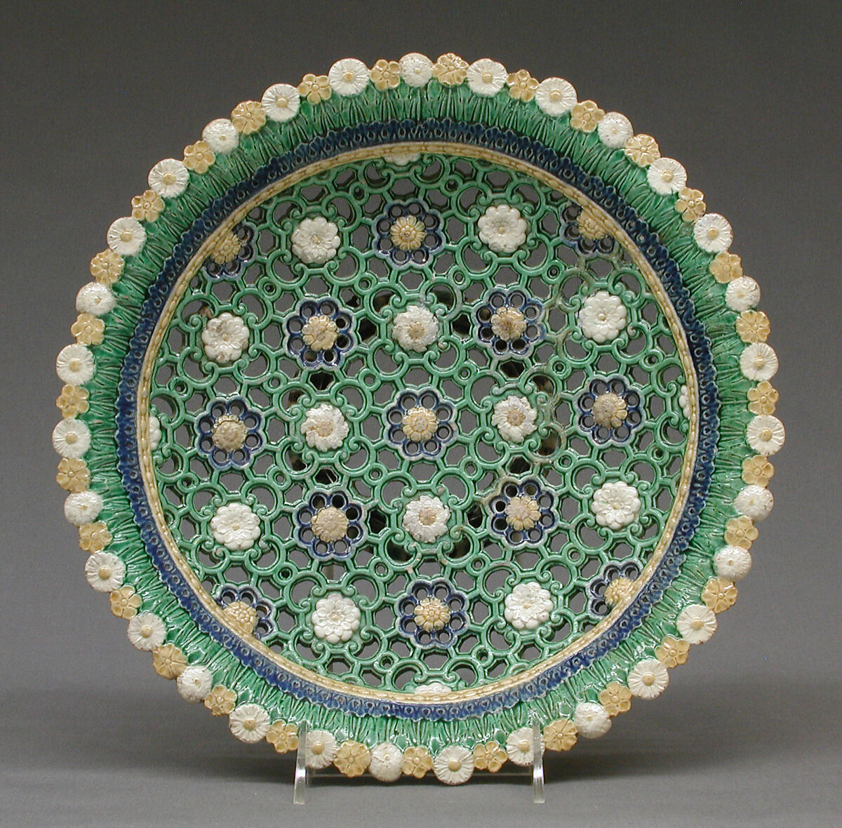 Dish, Manner of Bernard Palissy (French, Agen, Lot-et-Garonne 1510–1590 Paris), Lead-glazed earthenware, French 