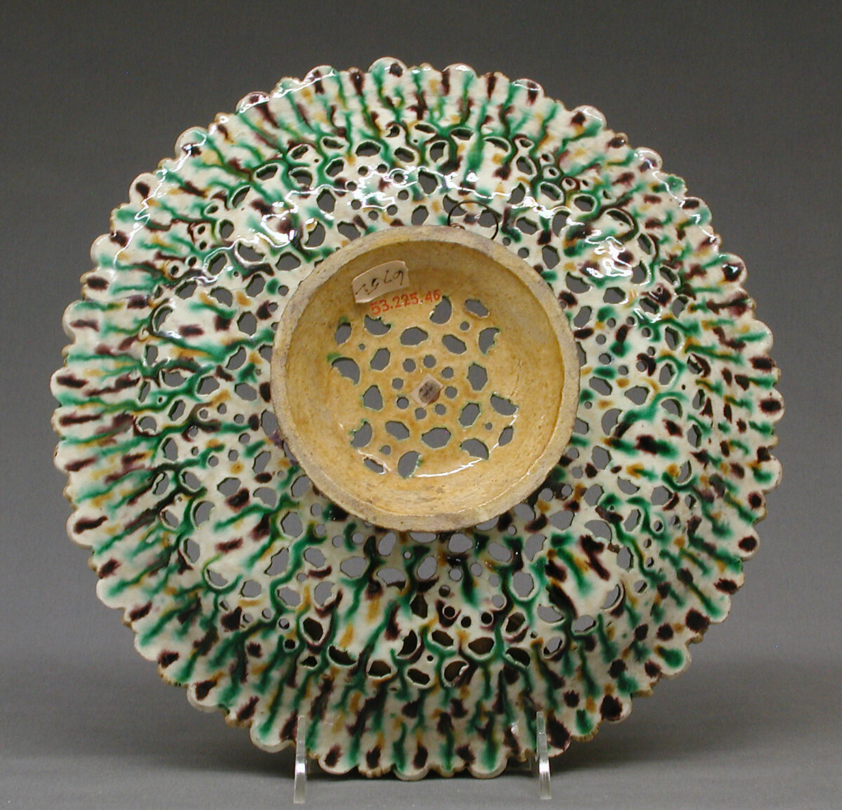 Dish, Manner of Bernard Palissy (French, Agen, Lot-et-Garonne 1510–1590 Paris), Lead-glazed earthenware, French