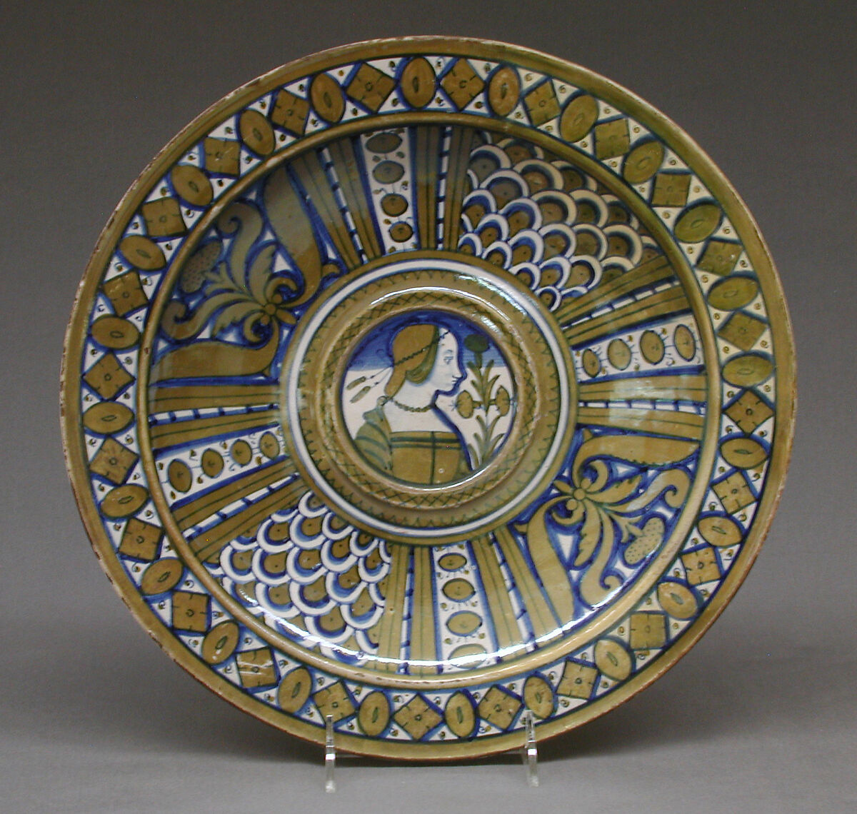 Dish for an ewer, Maiolica (tin-glazed earthenware), lustered, Italian, Deruta 