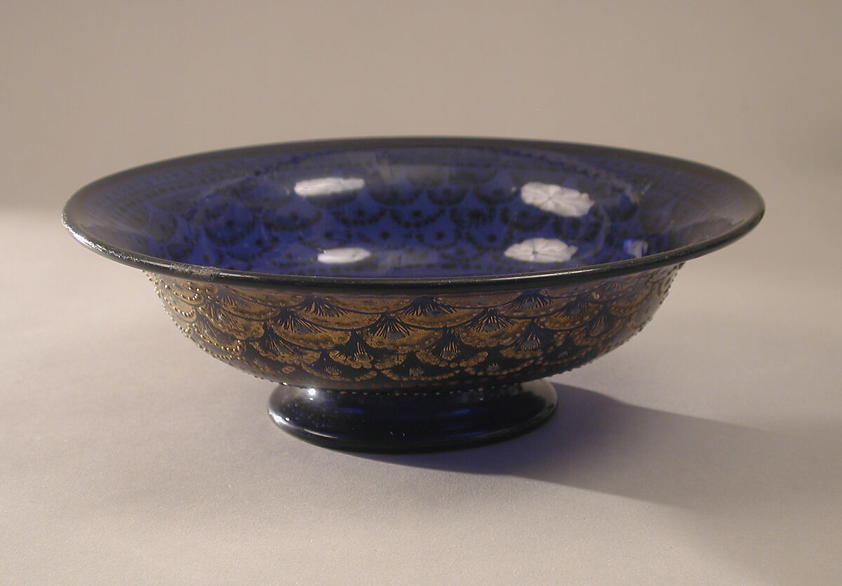 Bowl decorated with a fish-scale pattern, Glass, Italian, Venice (Murano) 