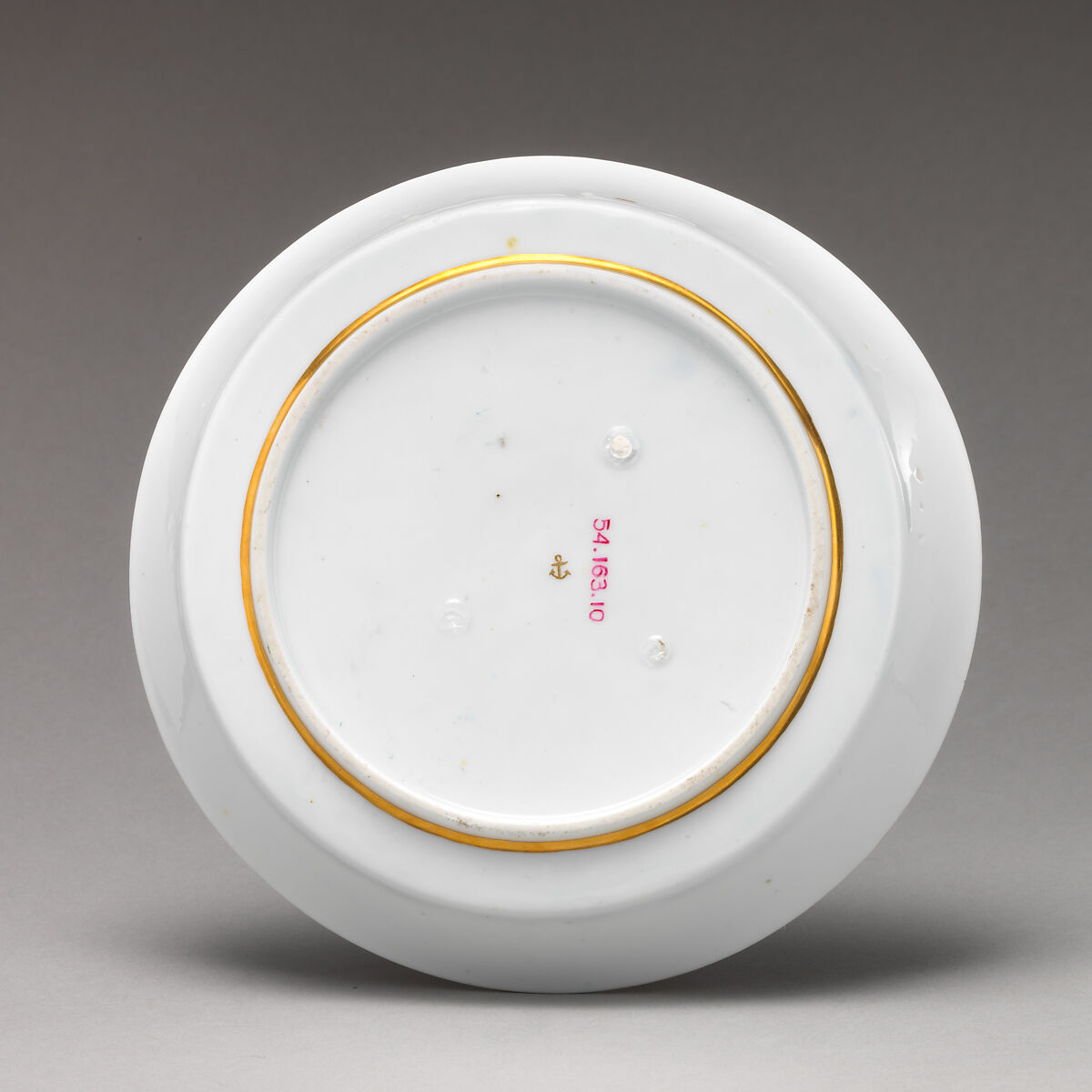 Teapot stand, Chelsea Porcelain Manufactory (British, 1745–1784, Gold Anchor Period, 1759–69), Soft-paste porcelain with enamel decoration and gilding, British, Chelsea