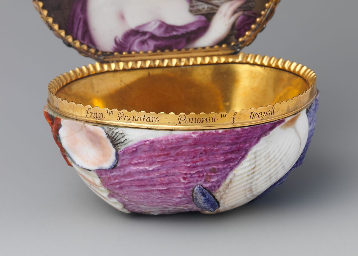 Snuffbox, Capodimonte Porcelain Manufactory (Italian, 1740/43–1759), Soft-paste porcelain decorated in polychrome enamels; gold mounts, Italian, Naples