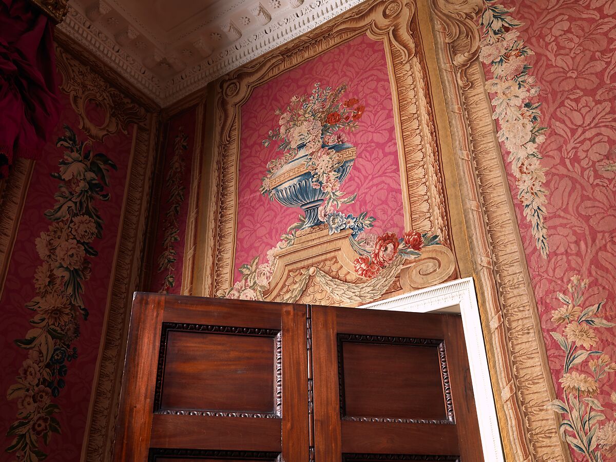 Two overdoor panels with vases, General conception by Jacques Germain Soufflot (French, Irancy 1713–1780 Paris), Wool, silk (22-24 warps per inch, 9–10 per cm.), French, Paris 