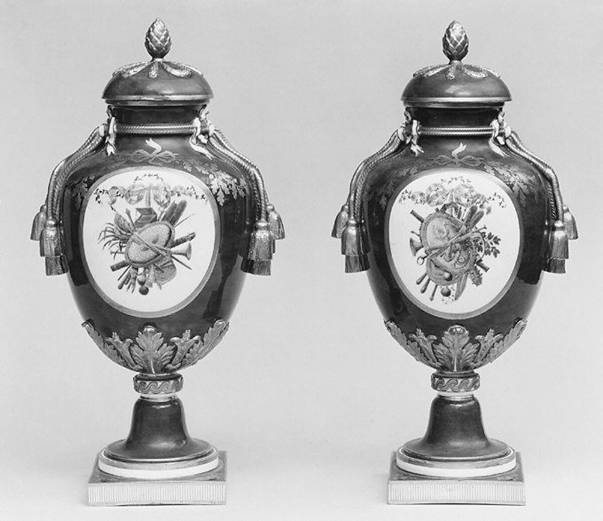 Vase with cover (Vase à gland) (one of a pair), Sèvres Manufactory (French, 1740–present), Soft-paste porcelain, French, Sèvres