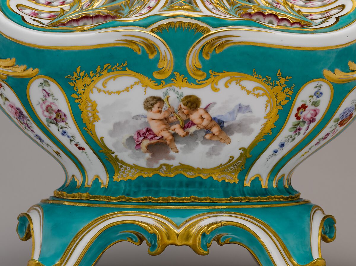 Potpourri vase (pot-pourri gondole), Sèvres Manufactory (French, 1740–present), Soft-paste porcelain decorated in polychrome enamels, gold, French, Sèvres