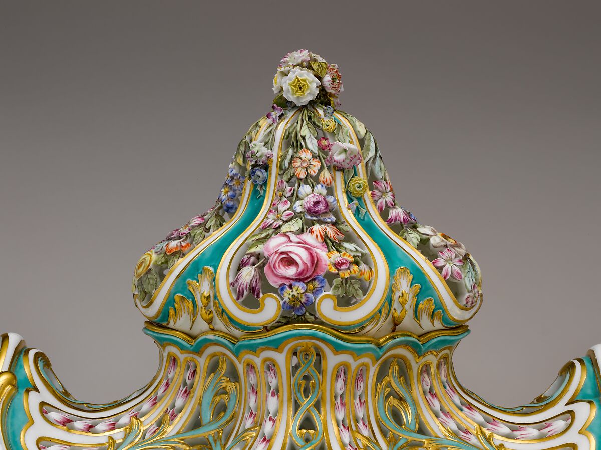 Potpourri vase (pot-pourri gondole), Sèvres Manufactory (French, 1740–present), Soft-paste porcelain decorated in polychrome enamels, gold, French, Sèvres