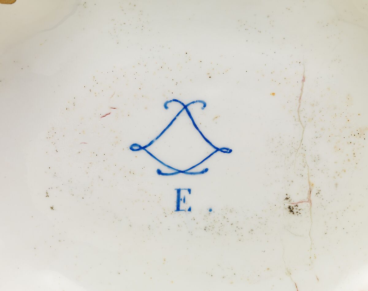 Potpourri vase (pot-pourri à vaisseau), Sèvres Manufactory (French, 1740–present), Soft-paste porcelain decorated in polychrome enamels, gold, French, Sèvres