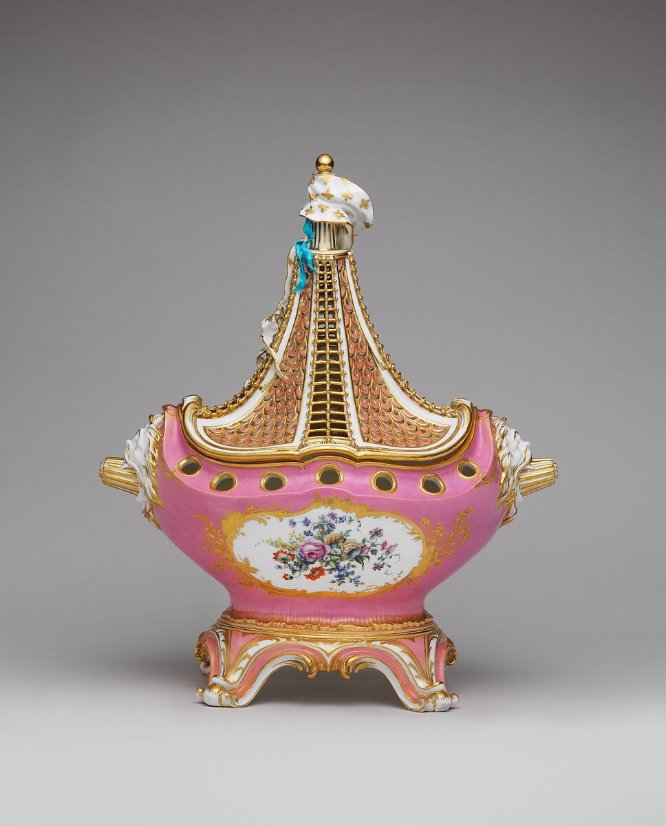 Potpourri vase (pot-pourri à vaisseau), Sèvres Manufactory (French, 1740–present), Soft-paste porcelain decorated in polychrome enamels, gold, French, Sèvres