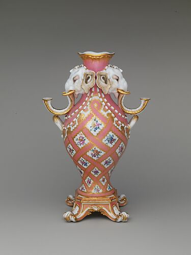 Vase (vase à tête d'éléphant) (one of a pair)