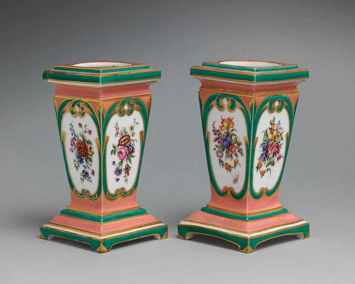 Pedestal vase and bulb pot (piédestal en gaine) (one of a pair), Sèvres Manufactory (French, 1740–present), Soft-paste porcelain, French, Sèvres