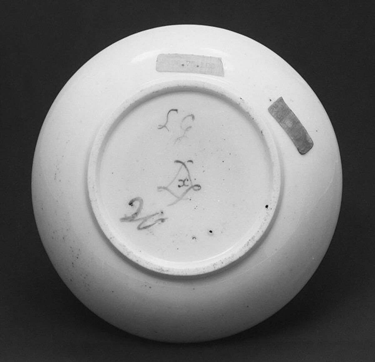Saucer (part of a service), Sèvres Manufactory (French, 1740–present), Soft-paste porcelain, French, Sèvres