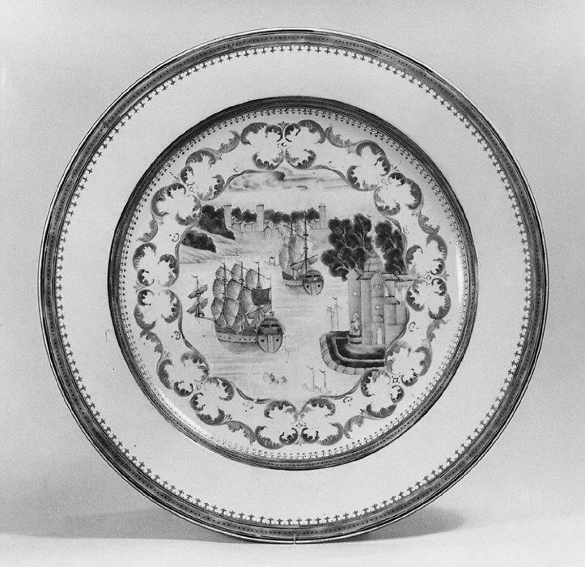 Dish, Hard-paste porcelain, Chinese, for European market