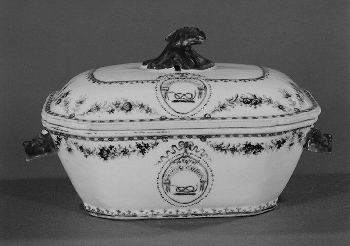 Sauceboat with cover, Hard-paste porcelain, Chinese, for British market 