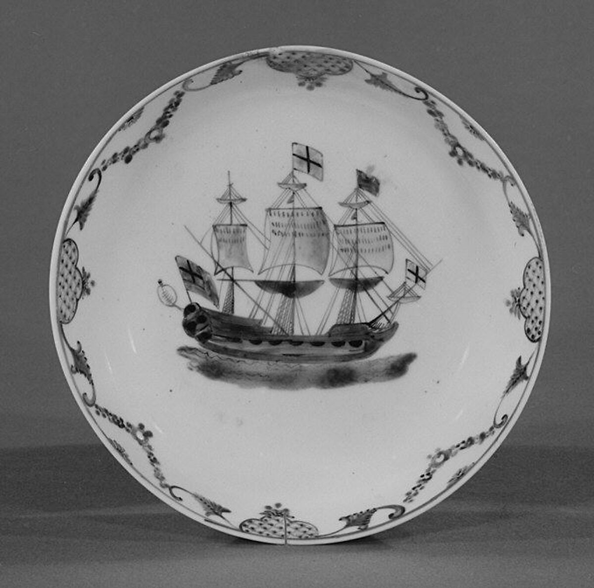 Saucer, Hard-paste porcelain, Chinese, for British market 