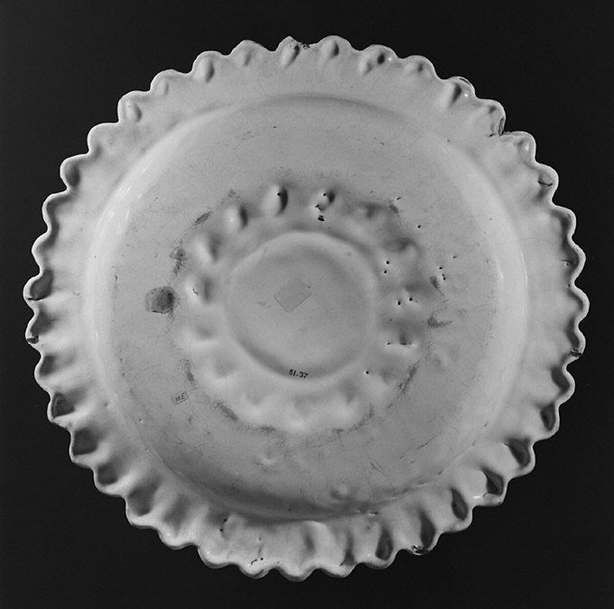 Dish, Tin-glazed earthenware, Italian