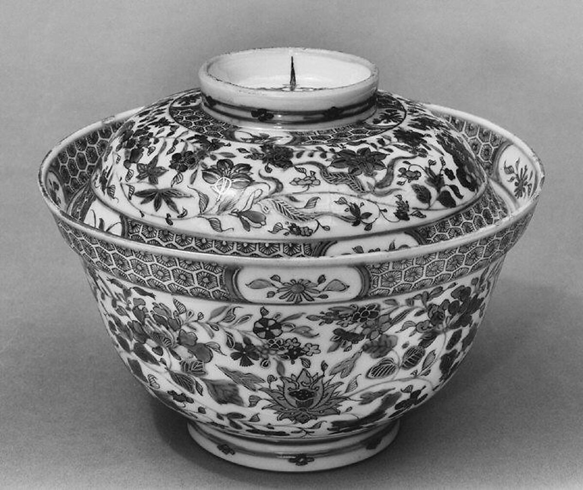 Bowl with cover, Hard-paste porcelain, Chinese, for British market 