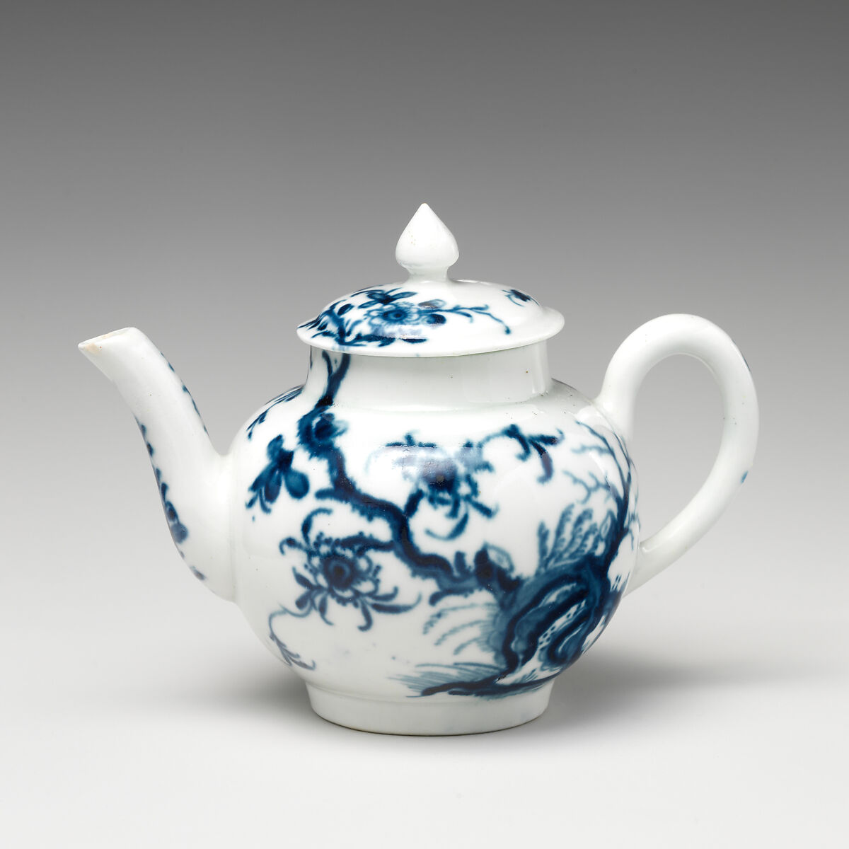 Miniature teapot (part of a service), Worcester factory (British, 1751–2008), Soft-paste porcelain with underglaze blue, British, Worcester 