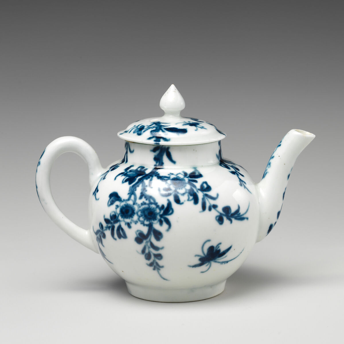 Miniature teapot (part of a service), Worcester factory (British, 1751–2008), Soft-paste porcelain with underglaze blue, British, Worcester