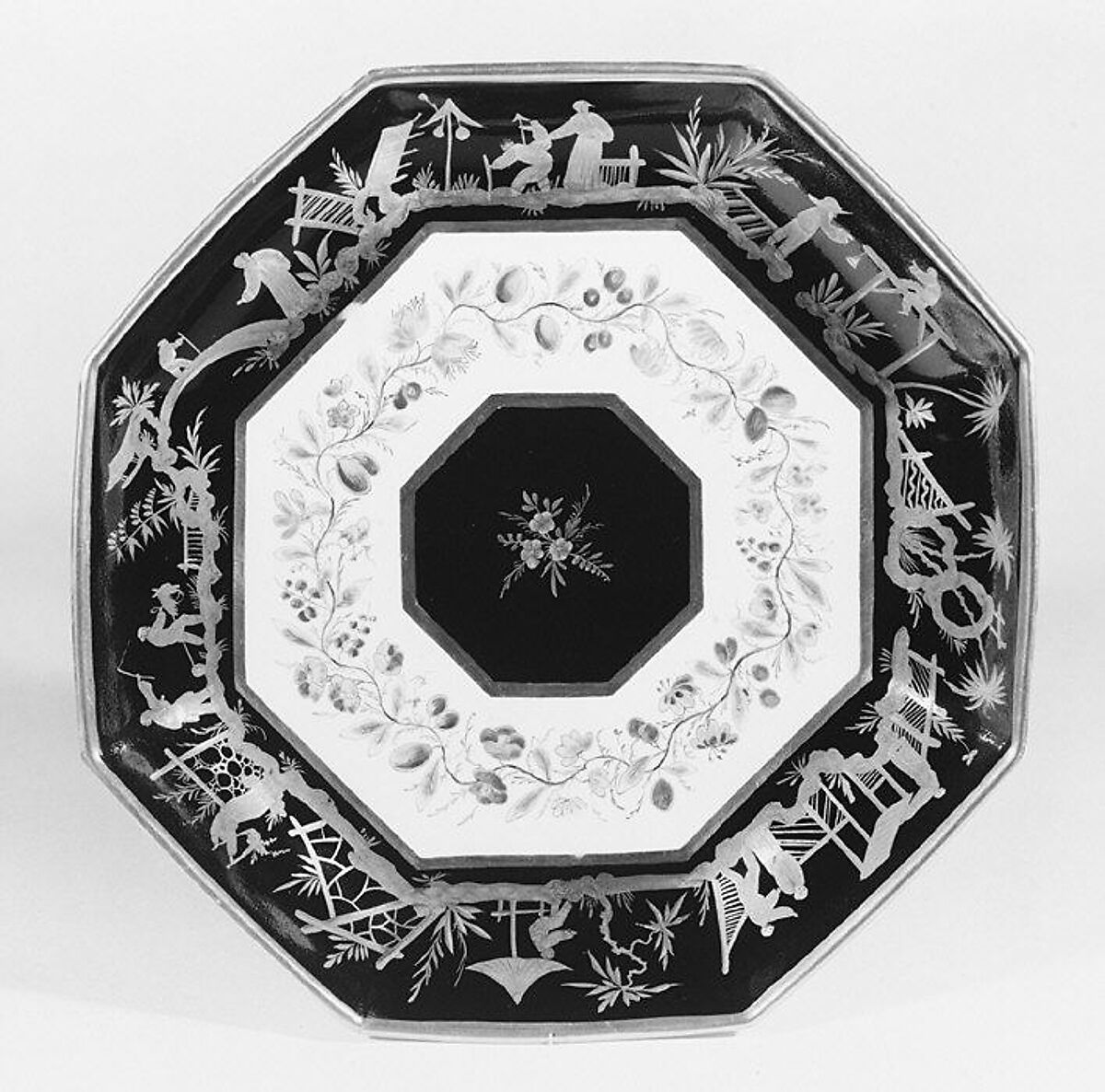 Dish, Sèvres Manufactory (French, 1740–present), Hard-paste porcelain, French, Sèvres 