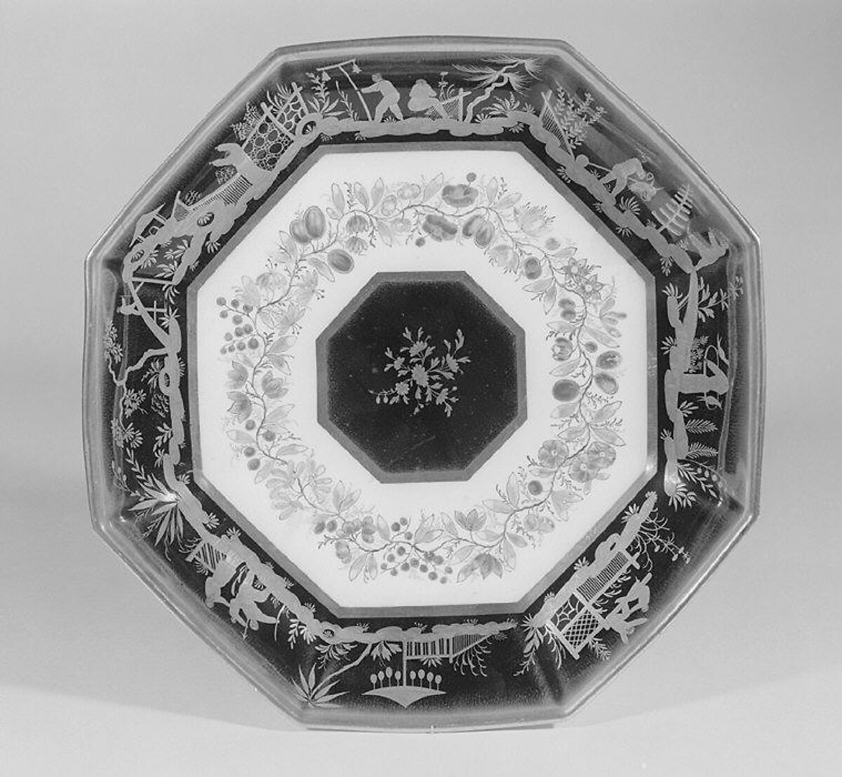 Dish, Sèvres Manufactory (French, 1740–present), Hard-paste porcelain, French, Sèvres 