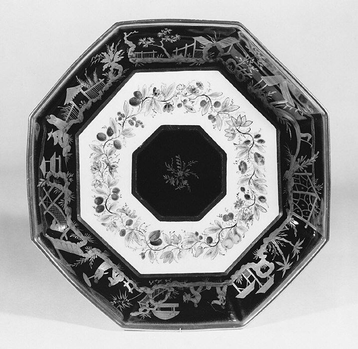 Dish, Sèvres Manufactory (French, 1740–present), Hard-paste porcelain, French, Sèvres 