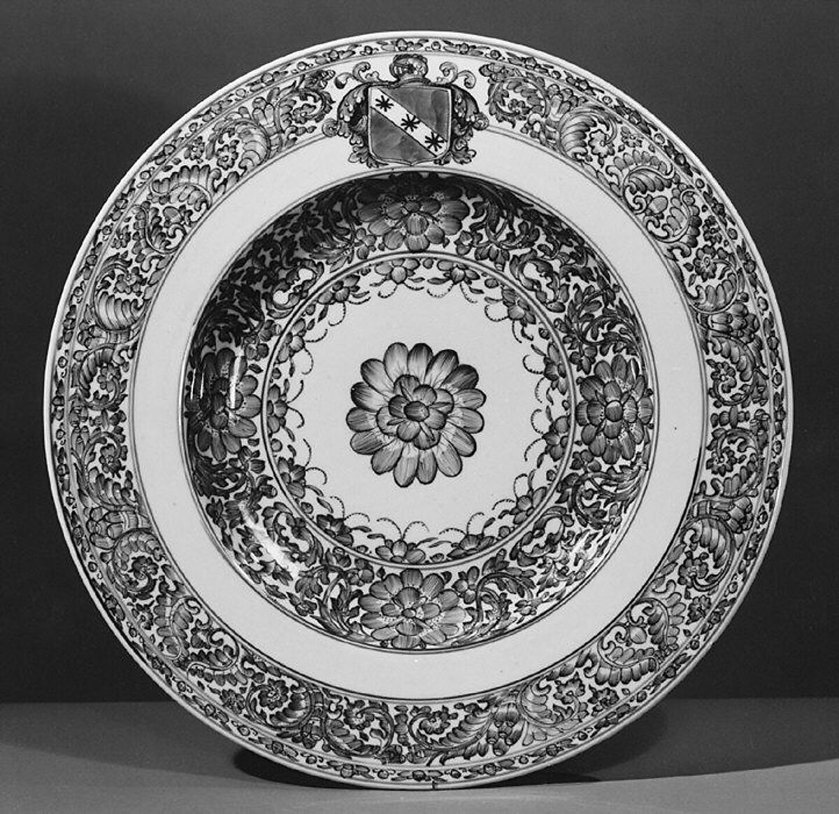 Dish, Hard-paste porcelain, Chinese, for Portuguese market