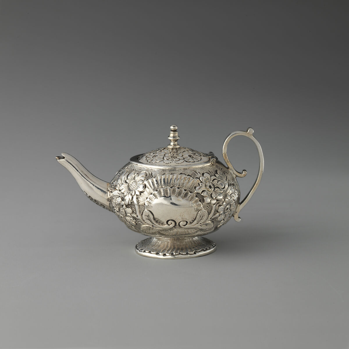 Miniature teapot (part of a set), Henry Flavelle, Silver, Irish, Dublin 