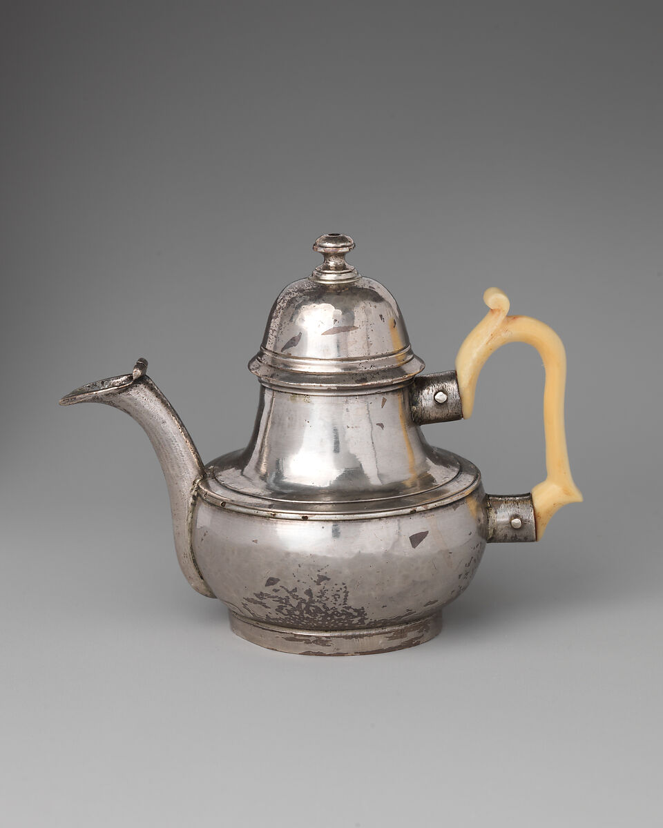 Miniature kettle with cover, Robert Keble (British, active 1702), Silver, ivory, British, London 